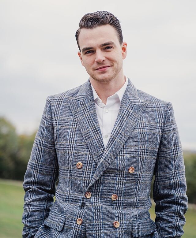 Gain an hour of sleep 🤷🏻&zwj;♂️
Gain an extra hour of daylight 💪🏻
Blazer &amp; Shirt: @oliverwicks 📸: @nickjones_photo